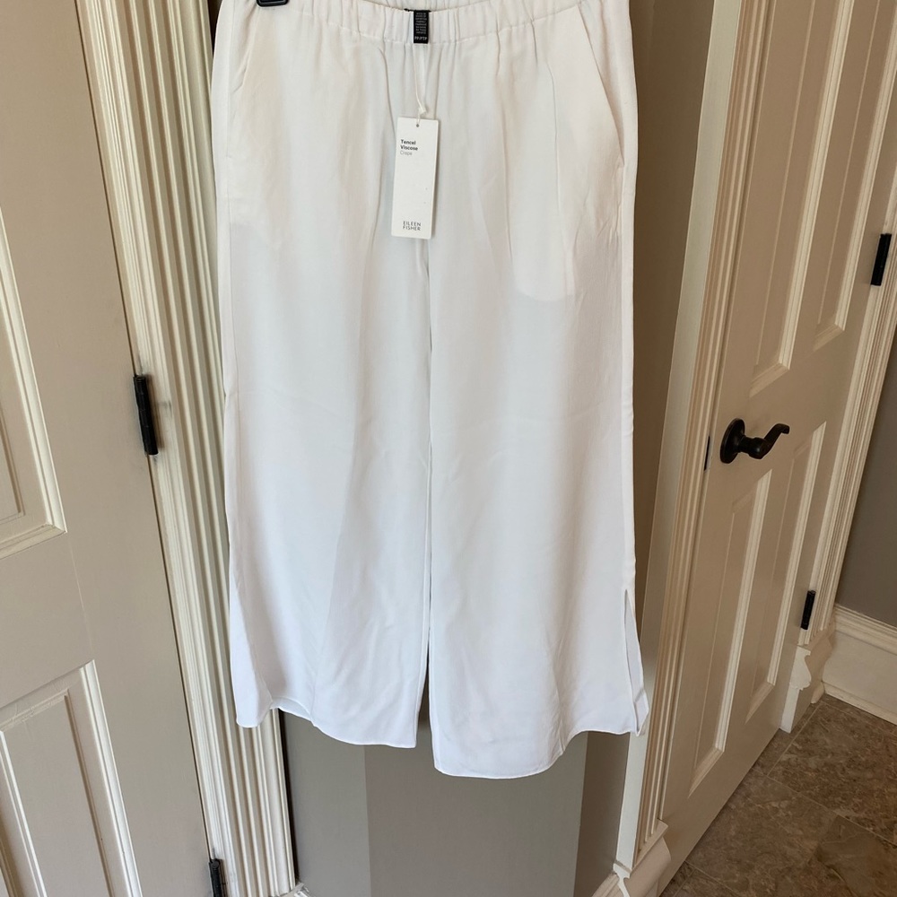 NWT Eileen Fisher Petites white cropped pants, size P, with cute split leg